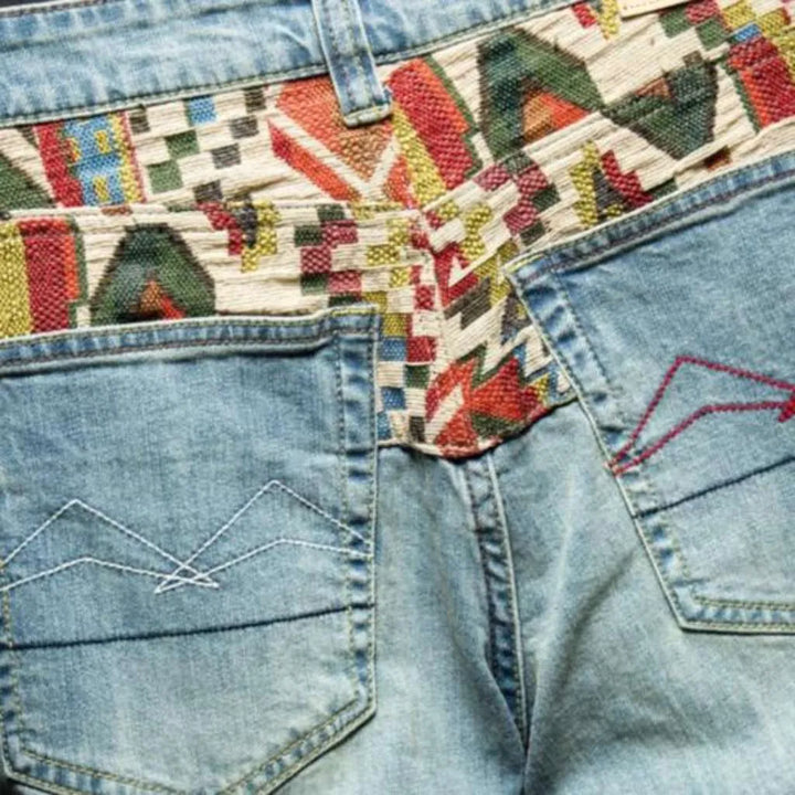 Ornament embroidery ripped denim shorts