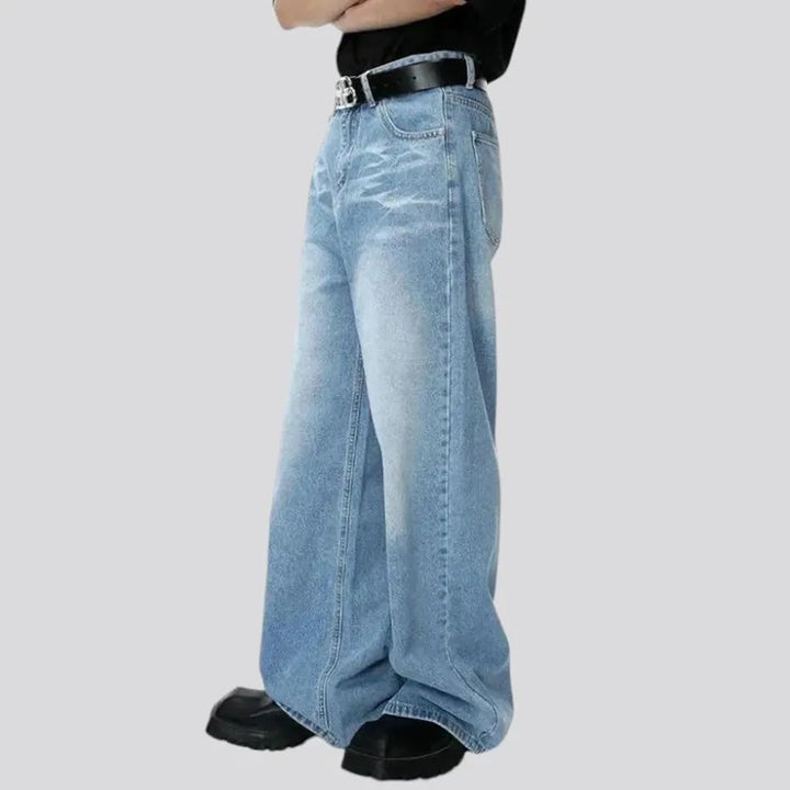 Fashionable light wash men's jeans