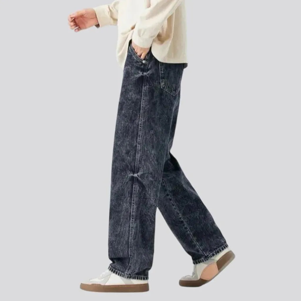 Fashionable mid-rise baggy men's jeans