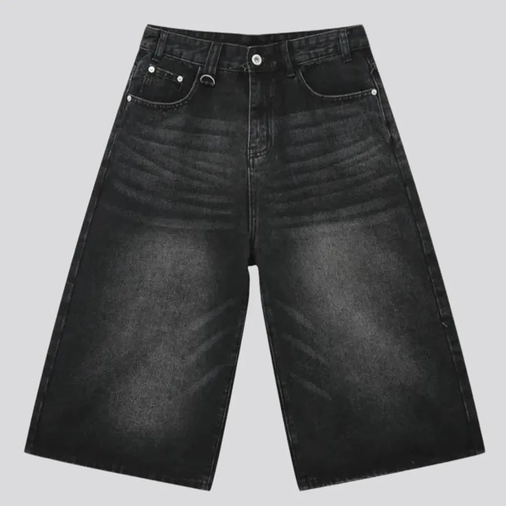 Stylish mid-rise men's jean shorts